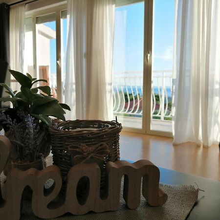 Apartment Near The Sea-Self Check-In Подстрана Екстериор снимка