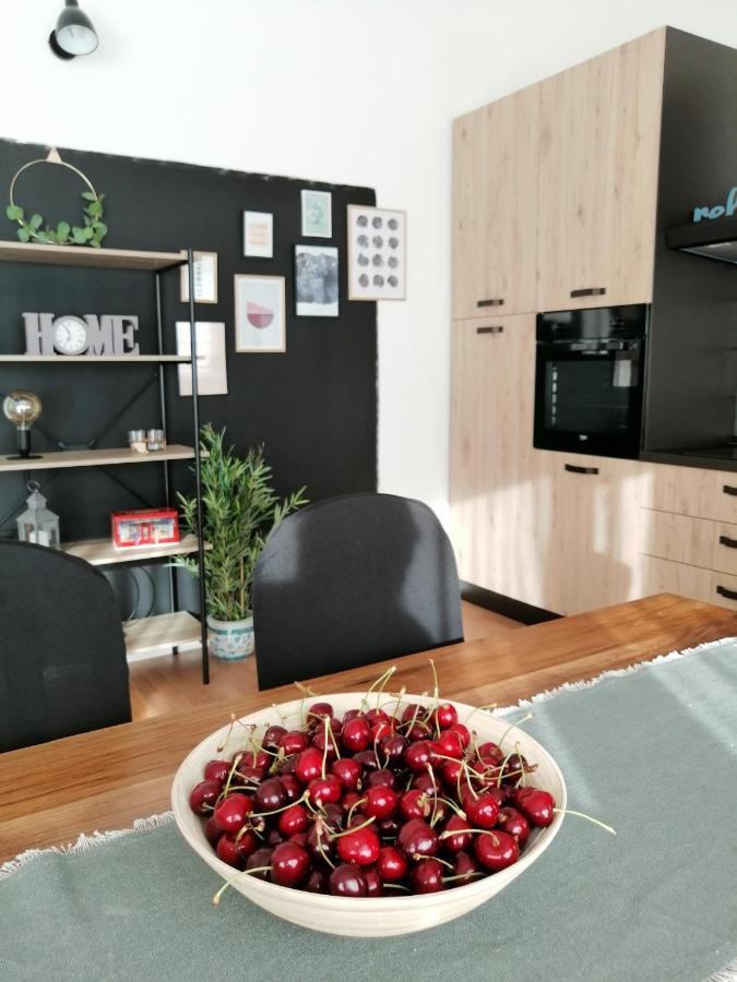 Apartment Near The Sea-Self Check-In Подстрана Екстериор снимка