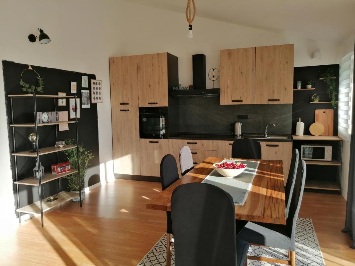 Apartment Near The Sea-Self Check-In Подстрана Екстериор снимка