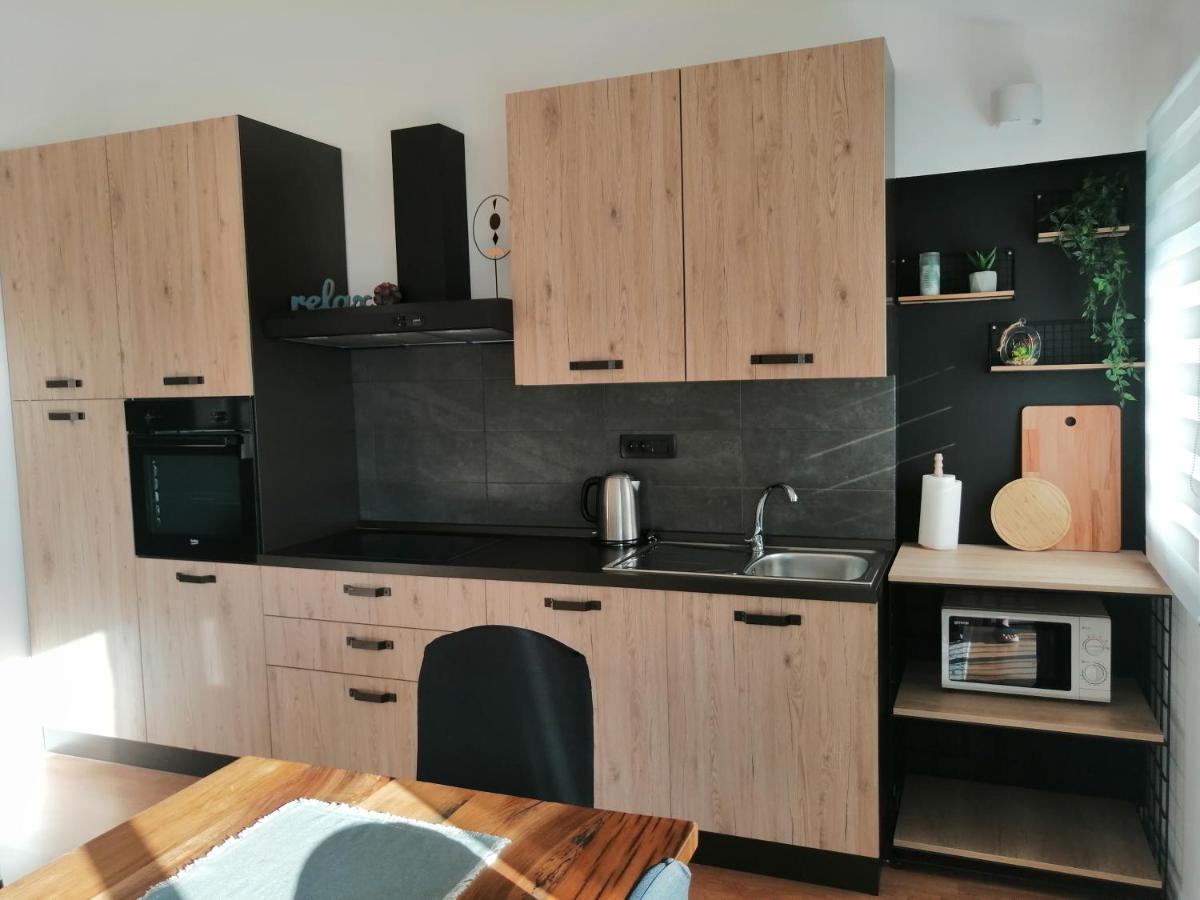 Apartment Near The Sea-Self Check-In Подстрана Екстериор снимка